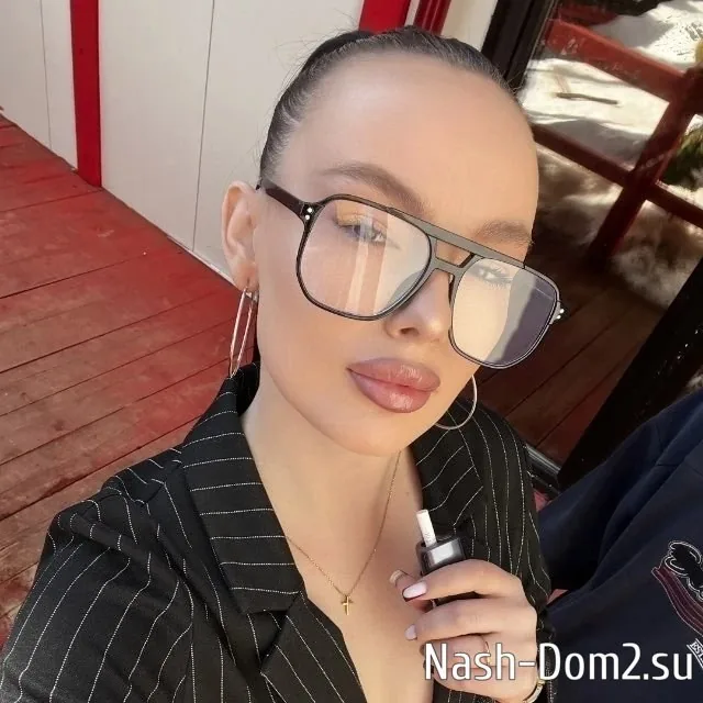 Карина Титуева покинула проект Дом-2